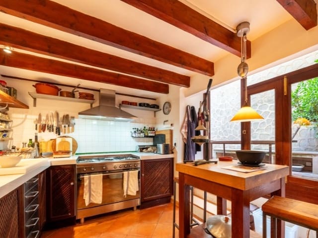 2 soveværelse Villa til salg i Fornalutx med garage - € 1.295.000 (Ref: 9359823)