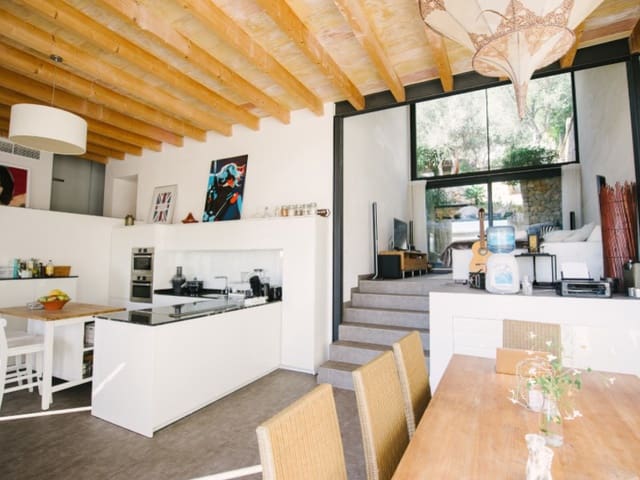 4 soverom Villa til salgs i Alaró med svømmebasseng garasje - € 2 600 000 (Ref: 9388321)