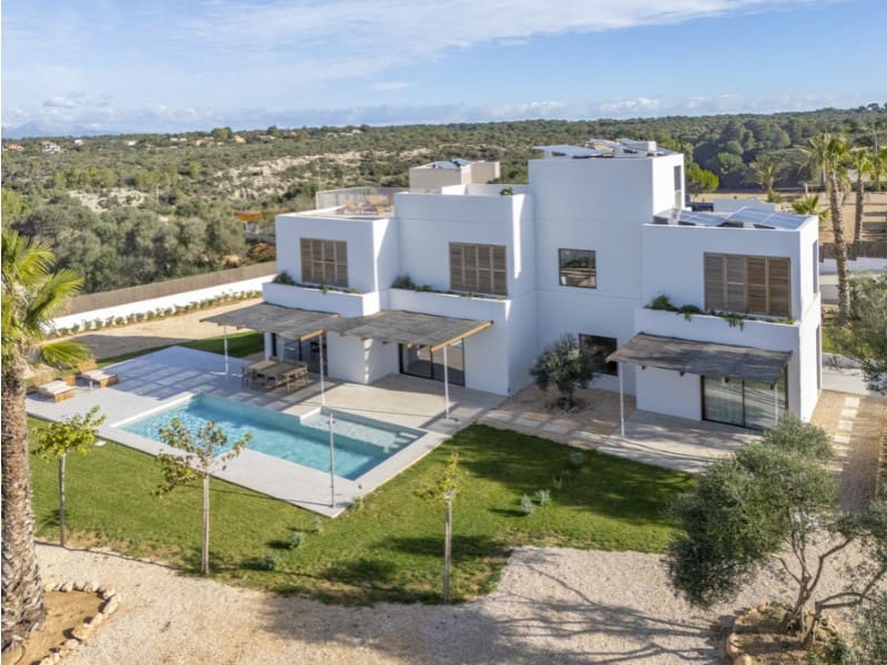 4 bedroom Villa for sale in Son Gual with pool garage - € 2,640,000 (Ref: 9396597)