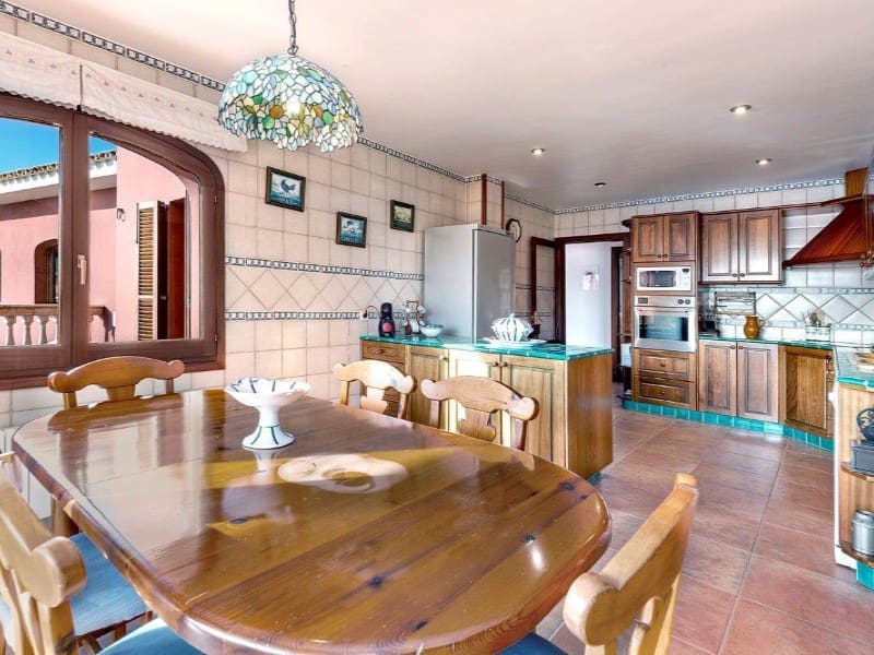 4 makuuhuone Huvila myytävänä paikassa Es Camp De Mar / El Camp De Mar mukana uima-altaan 
autotalli - 4 725 000 € (Ref: 9430998)