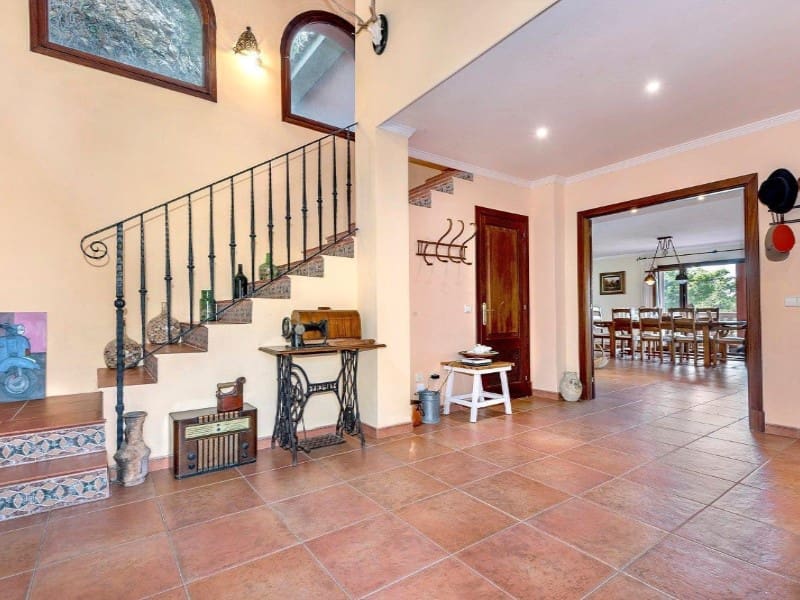 4 makuuhuone Huvila myytävänä paikassa Es Camp De Mar / El Camp De Mar mukana uima-altaan 
autotalli - 4 725 000 € (Ref: 9430998)