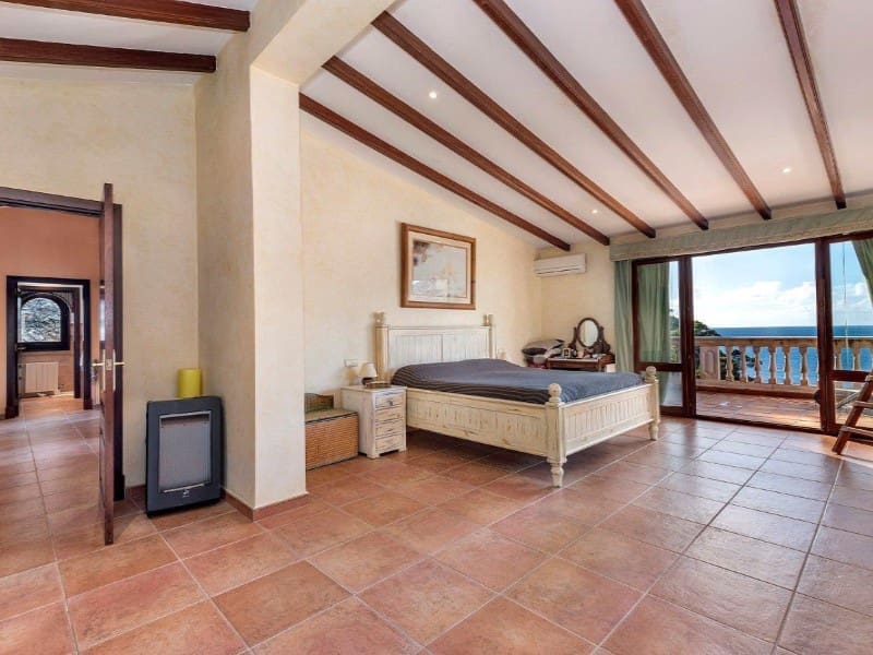 4 makuuhuone Huvila myytävänä paikassa Es Camp De Mar / El Camp De Mar mukana uima-altaan 
autotalli - 4 725 000 € (Ref: 9430998)