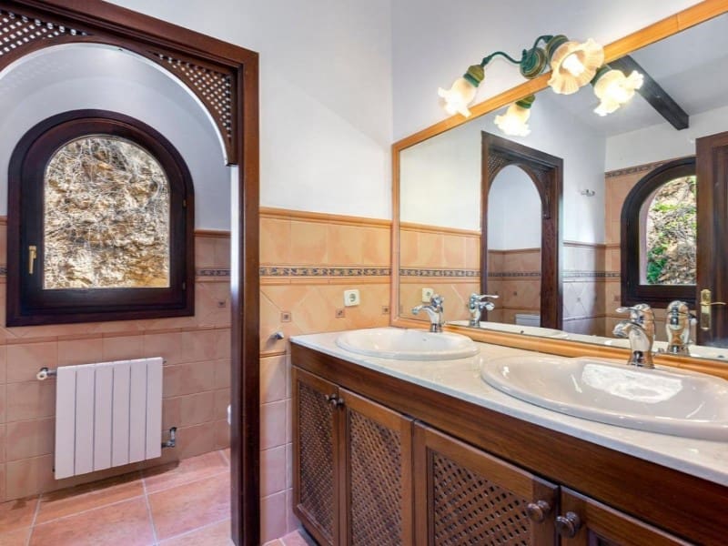 4 makuuhuone Huvila myytävänä paikassa Es Camp De Mar / El Camp De Mar mukana uima-altaan 
autotalli - 4 725 000 € (Ref: 9430998)