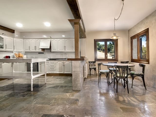 8 sypialnia Finka/Dom wiejski na sprzedaż w Inca z basenem garażem - 3 950 000 € (Ref: 9524684)