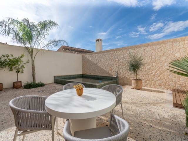 4 bedroom Villa for sale in Montuïri with pool garage - € 1,795,000 (Ref: 9591461)
