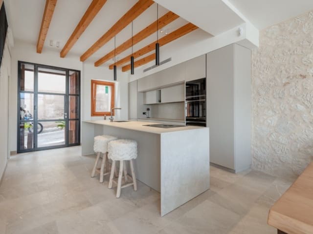 4 bedroom Villa for sale in Montuïri with pool garage - € 1,795,000 (Ref: 9591461)