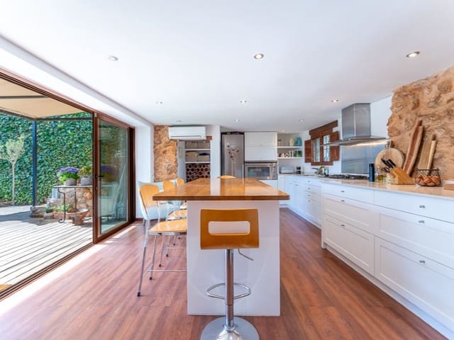 4 bedroom Finca/Country House for sale in Bunyola with pool - € 2,235,000 (Ref: 9630210)