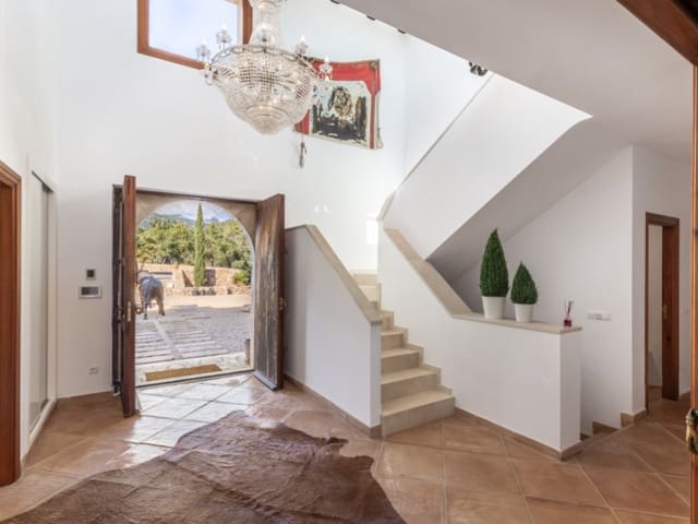 8 soveværelse Finca/Landehus til salg i Alaró med swimmingpool garage - € 8.400.000 (Ref: 9659310)