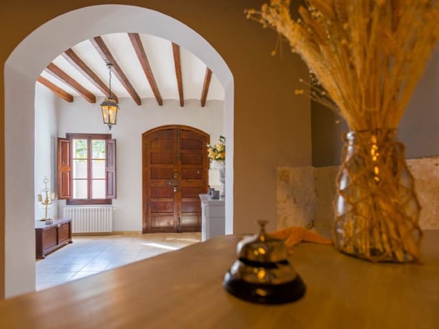 7 slaapkamer Hotel te koop in Alaró met zwembad - € 2.800.000 (Ref: 9659311)