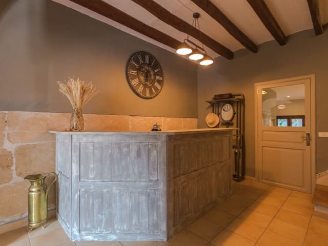 7 slaapkamer Hotel te koop in Alaró met zwembad - € 2.800.000 (Ref: 9659311)