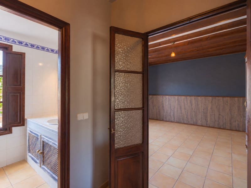 7 slaapkamer Villa te koop in Alaro met zwembad garage - € 2.500.000 (Ref: 9659311)