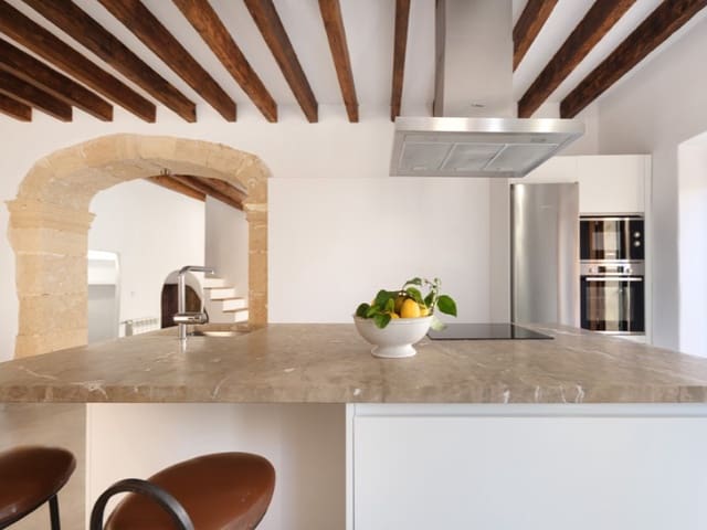 3 bedroom Villa for sale in Mancor de la Vall with garage - € 890,000 (Ref: 9701529)