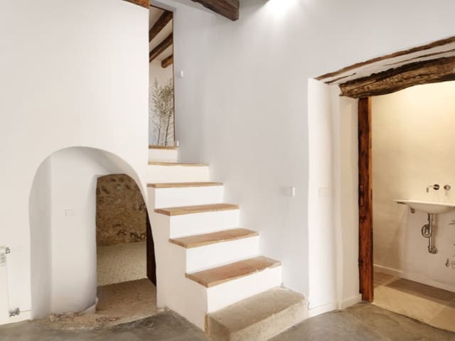 3 bedroom Villa for sale in Mancor de la Vall with garage - € 890,000 (Ref: 9701529)