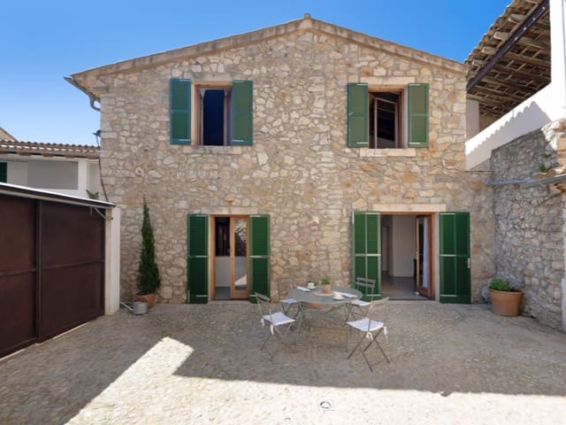 3 bedroom Villa for sale in Mancor de la Vall with garage - € 890,000 (Ref: 9701529)