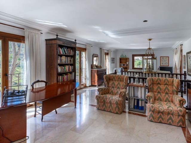 4 bedroom Villa for sale in Mancor de la Vall with pool garage - € 1,600,000 (Ref: 9712114)