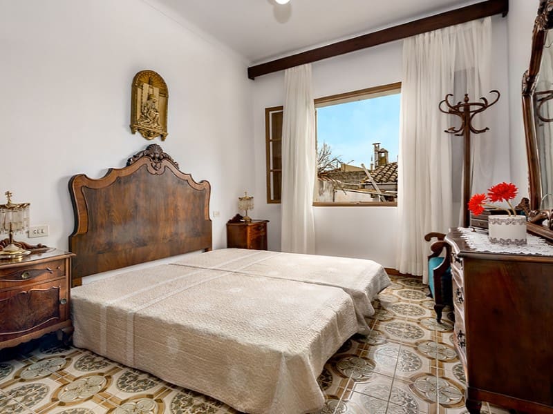 4 bedroom Villa for sale in Alaro with garage - € 690,000 (Ref: 9714841)