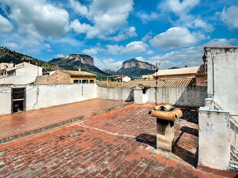 4 bedroom Villa for sale in Alaro with garage - € 690,000 (Ref: 9714841)