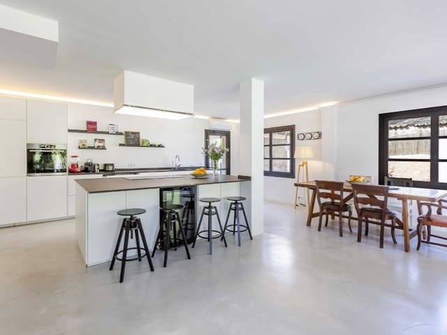 4 soveværelse Finca/Landehus til salg i Alaró - € 4.650.000 (Ref: 9729300)