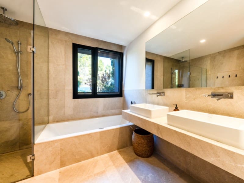 4 bedroom Villa for sale in Sol de Mallorca with garage - € 3,950,000 (Ref: 9732016)