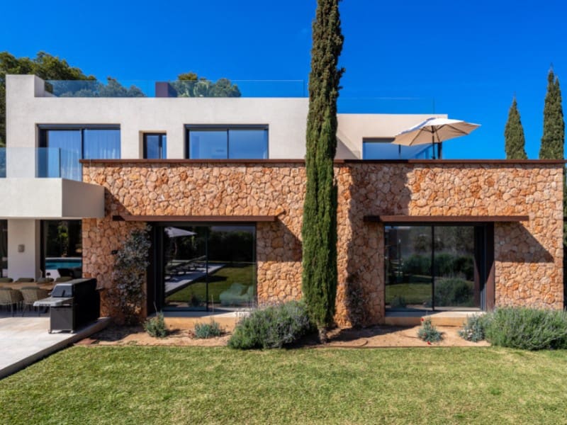 4 bedroom Villa for sale in Sol de Mallorca with garage - € 3,950,000 (Ref: 9732016)