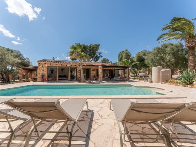 5 soveværelse Finca/Landehus til salg i Cala Santanyi med swimmingpool - € 1.895.000 (Ref: 9751915)