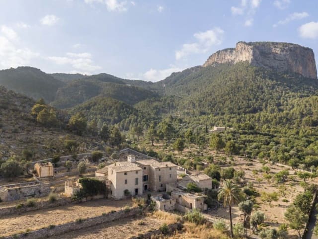 12 bedroom Finca/Country House for sale in Alaró with pool garage - € 14,500,000 (Ref: 9780452)