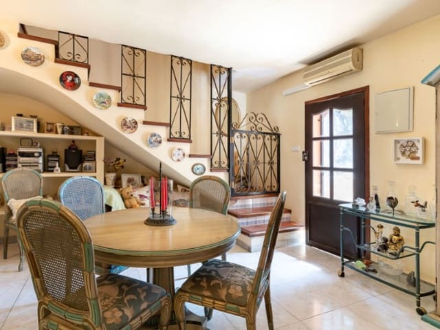 6 quarto Moradia para venda em Genova, Palma de Mallorca com piscina - 1 250 000 € (Ref: 9780453)