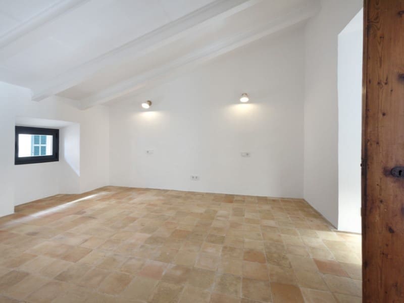 4 bedroom Villa for sale in Alaro - € 1,050,000 (Ref: 9785056)