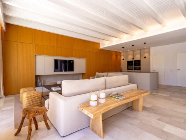 Chalet de 3 habitaciones en Ses Salines en venta con piscina garaje - 2.350.000 € (Ref: 9785060)