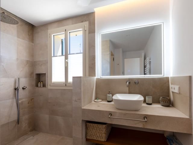 Chalet de 3 habitaciones en Ses Salines en venta con piscina garaje - 2.350.000 € (Ref: 9785060)