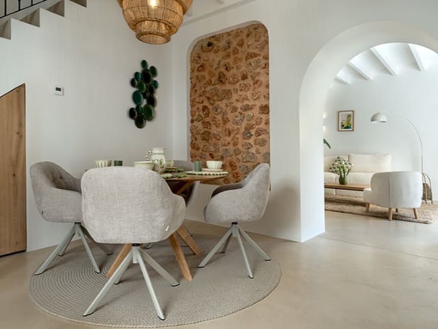 3 soverom Villa til salgs i Alaró med svømmebasseng garasje - € 1 550 000 (Ref: 9820328)