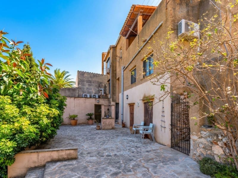 5 bedroom Villa for sale in Santanyi with garage - € 1,600,000 (Ref: 9829004)