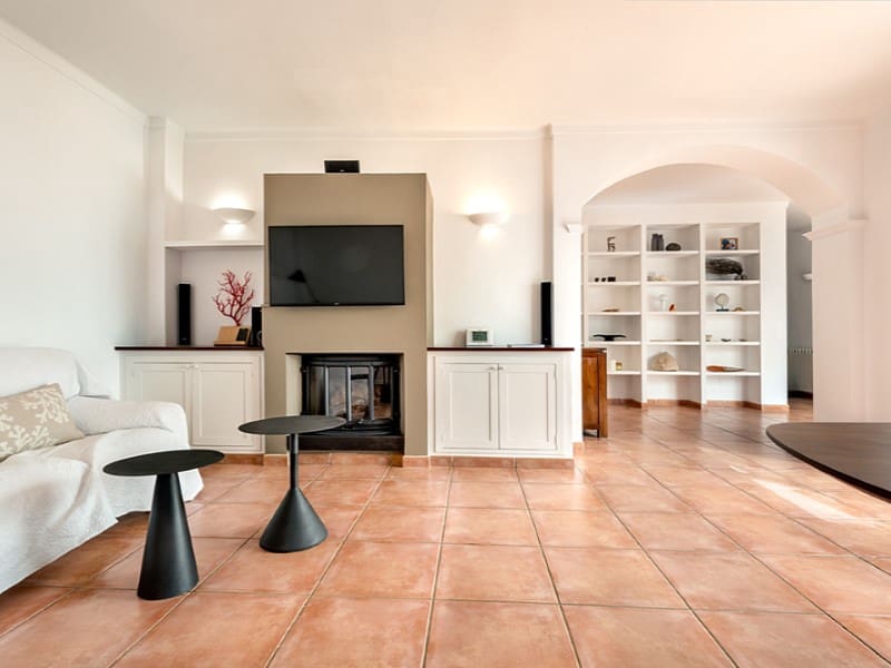 4 bedroom Villa for sale in Consell with garage - € 850,000 (Ref: 9833804)