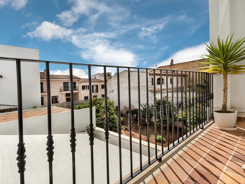 4 bedroom Villa for sale in Consell with garage - € 850,000 (Ref: 9833804)