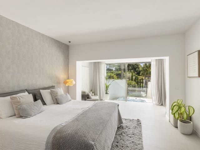 5 bedroom Villa for sale in Es Camp De Mar / El Camp De Mar, Andratx with pool - € 3,850,000 (Ref: 9868494)