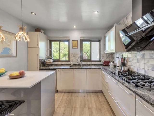 4 bedroom Apartment for sale in Illetas, Calvià with garage - € 2,650,000 (Ref: 9894143)