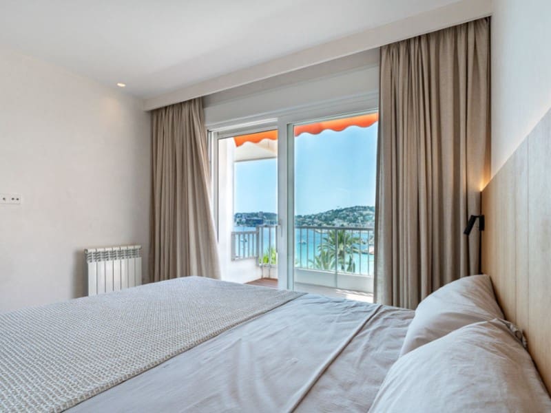 4 bedroom Apartment for sale in Cala Mayor with garage - € 1,295,000 (Ref: 9910736)