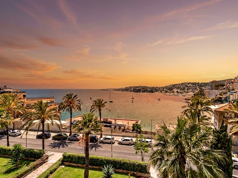 4 bedroom Apartment for sale in Cala Mayor with garage - € 1,295,000 (Ref: 9910736)