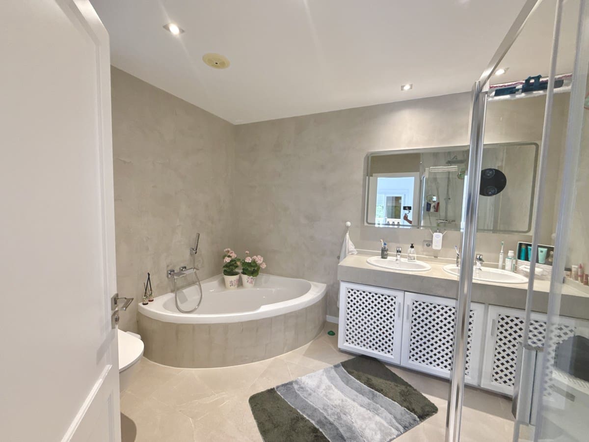 4 soveværelse Villa til salg i Costa de la Calma med swimmingpool - € 2.290.000 (Ref: 8952297)