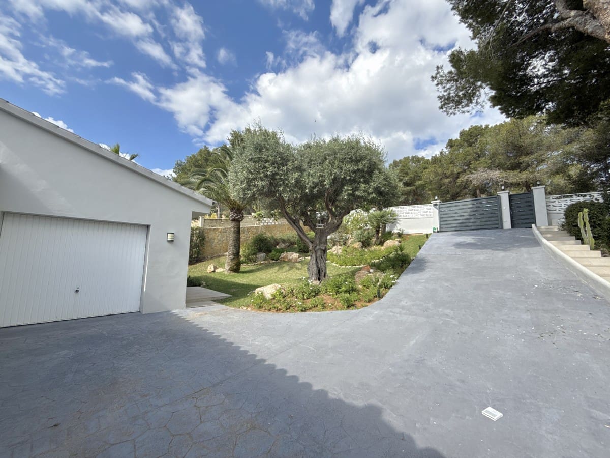 4 soveværelse Villa til salg i Costa de la Calma med swimmingpool - € 2.290.000 (Ref: 8952297)