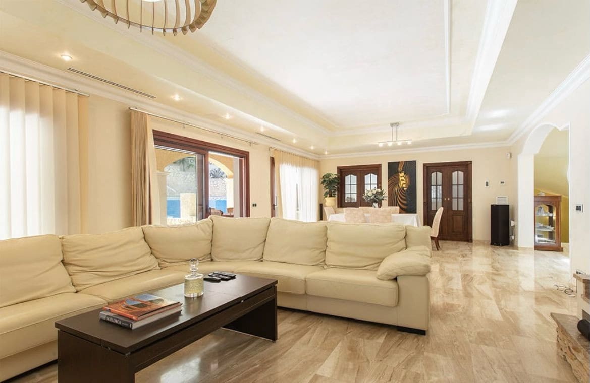 6 makuuhuone Huvila vuokrattavana paikassa El Toro / Port Adriano - 7 000 € (Ref: 8981511)