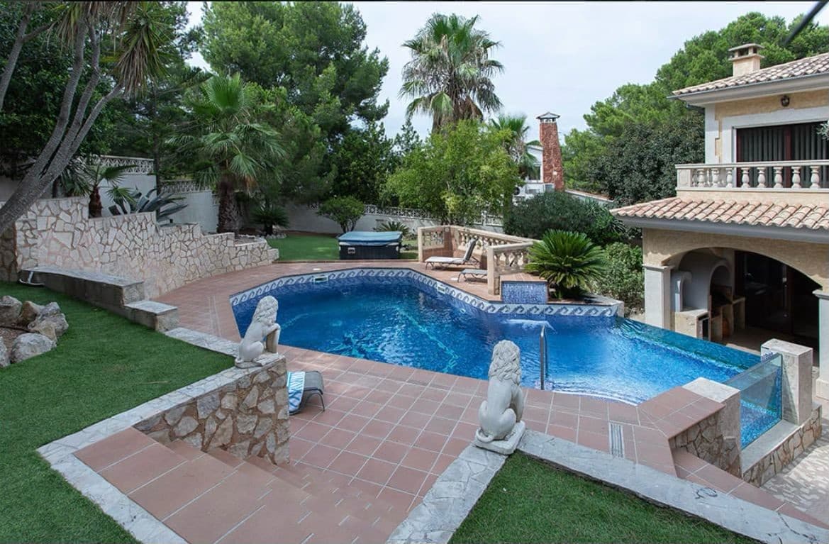 6 makuuhuone Huvila vuokrattavana paikassa El Toro / Port Adriano - 7 000 € (Ref: 8981511)