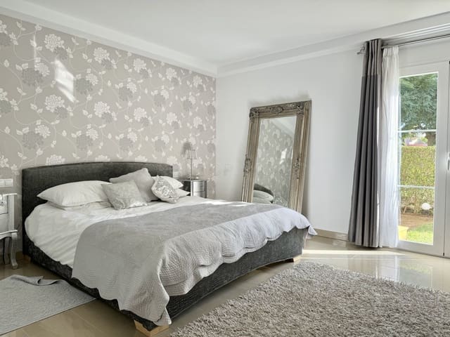 2 bedroom Flat for sale in Santa Ponsa, Calvià - € 750,000 (Ref: 9002530)