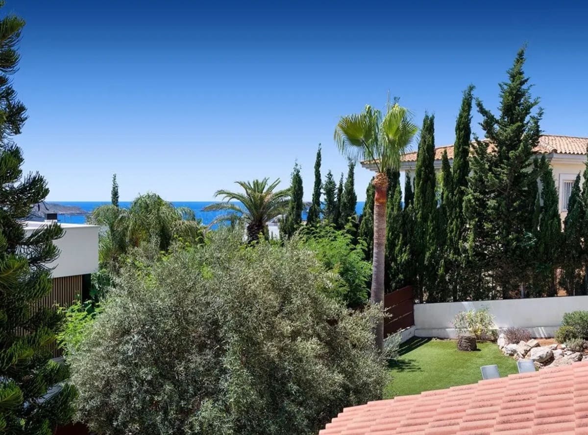 5 soveværelse Villa til salg i Santa Ponsa med swimmingpool - € 2.650.000 (Ref: 9002531)