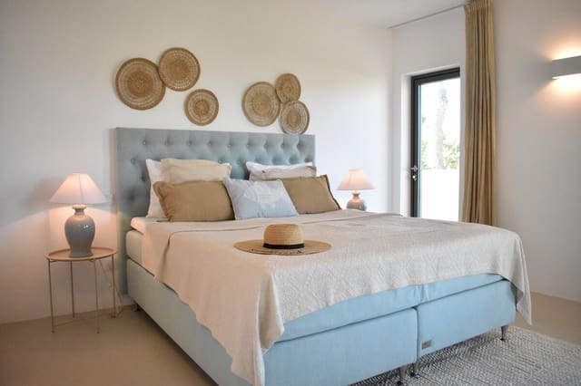 4 bedroom Villa for sale in Santa Ponsa, Calvià with pool - € 2,950,000 (Ref: 9002536)