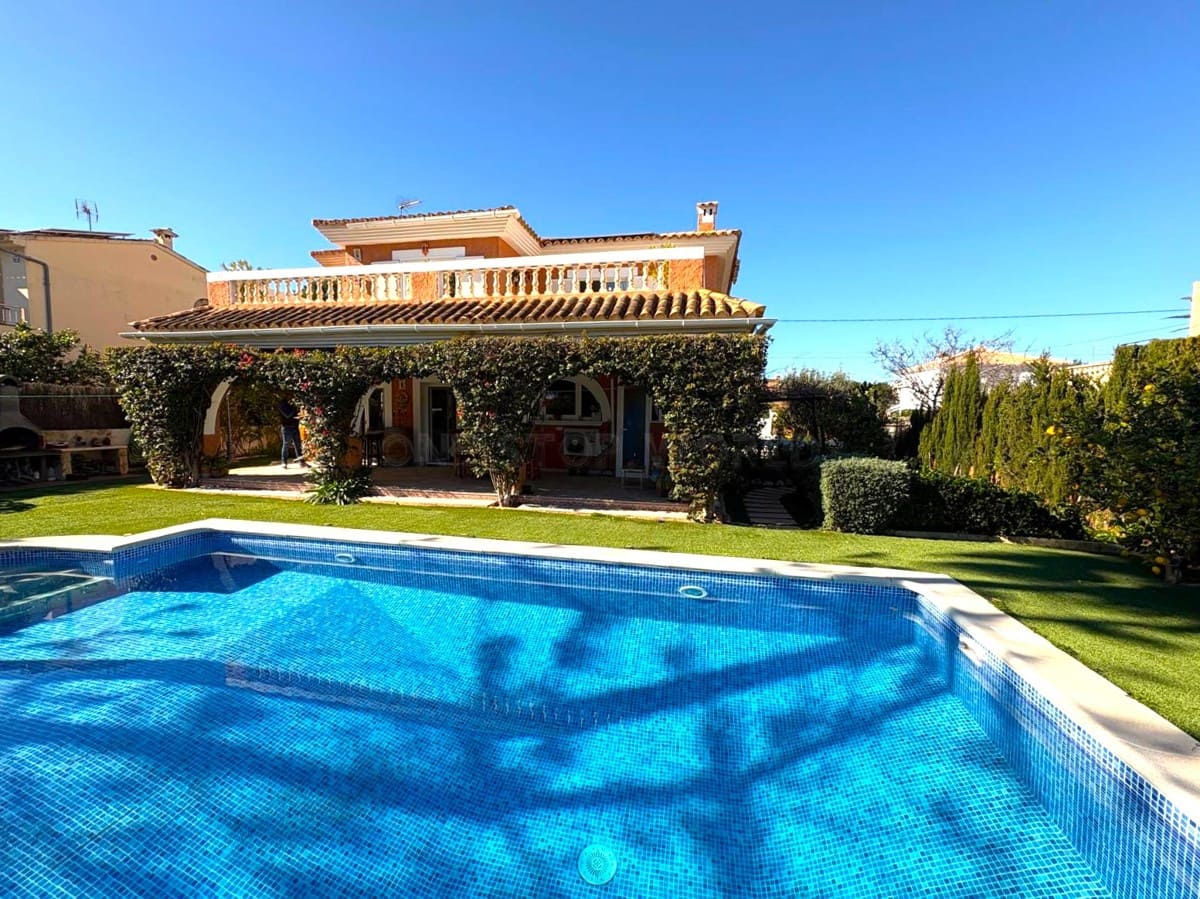 4 soveværelse Villa til salg i El Toro / Port Adriano med swimmingpool - € 1.650.000 (Ref: 9002547)