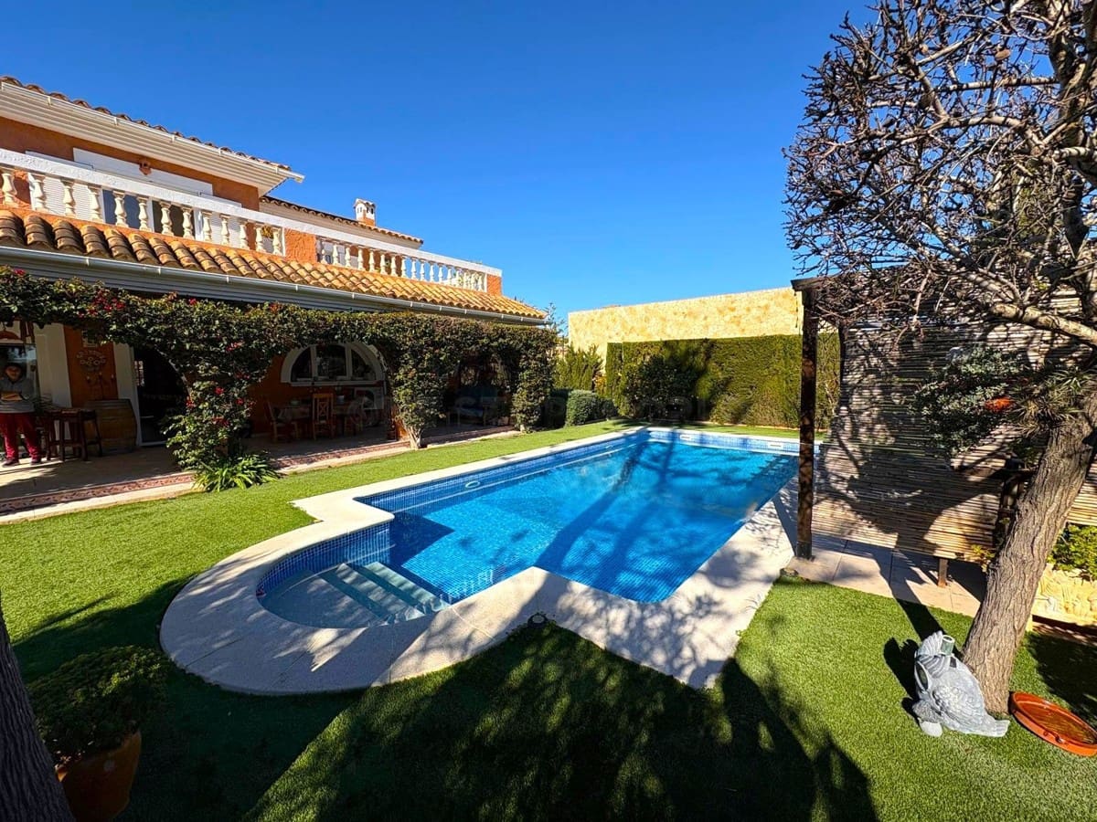 4 soveværelse Villa til salg i El Toro / Port Adriano med swimmingpool - € 1.650.000 (Ref: 9002547)