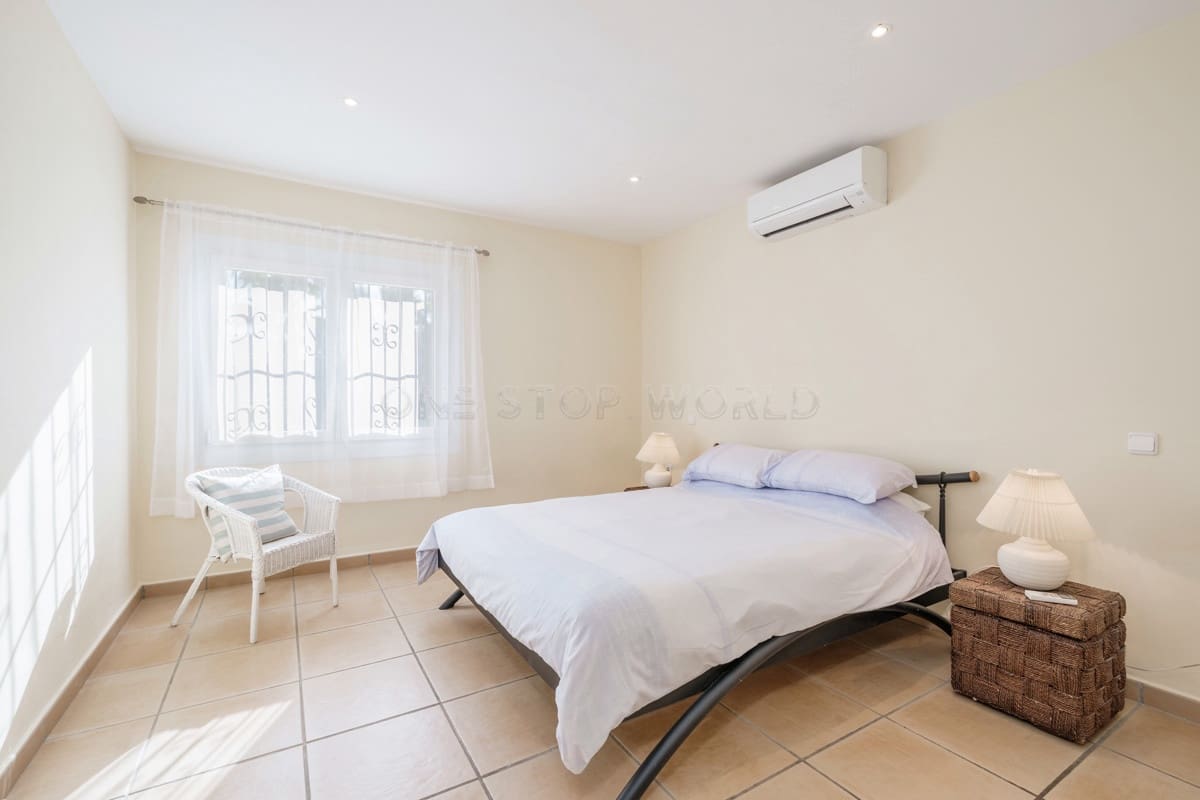 3 chambre Villa/Maison à vendre à Santa Ponsa avec piscine - 1 500 000 € (Ref: 9002548)