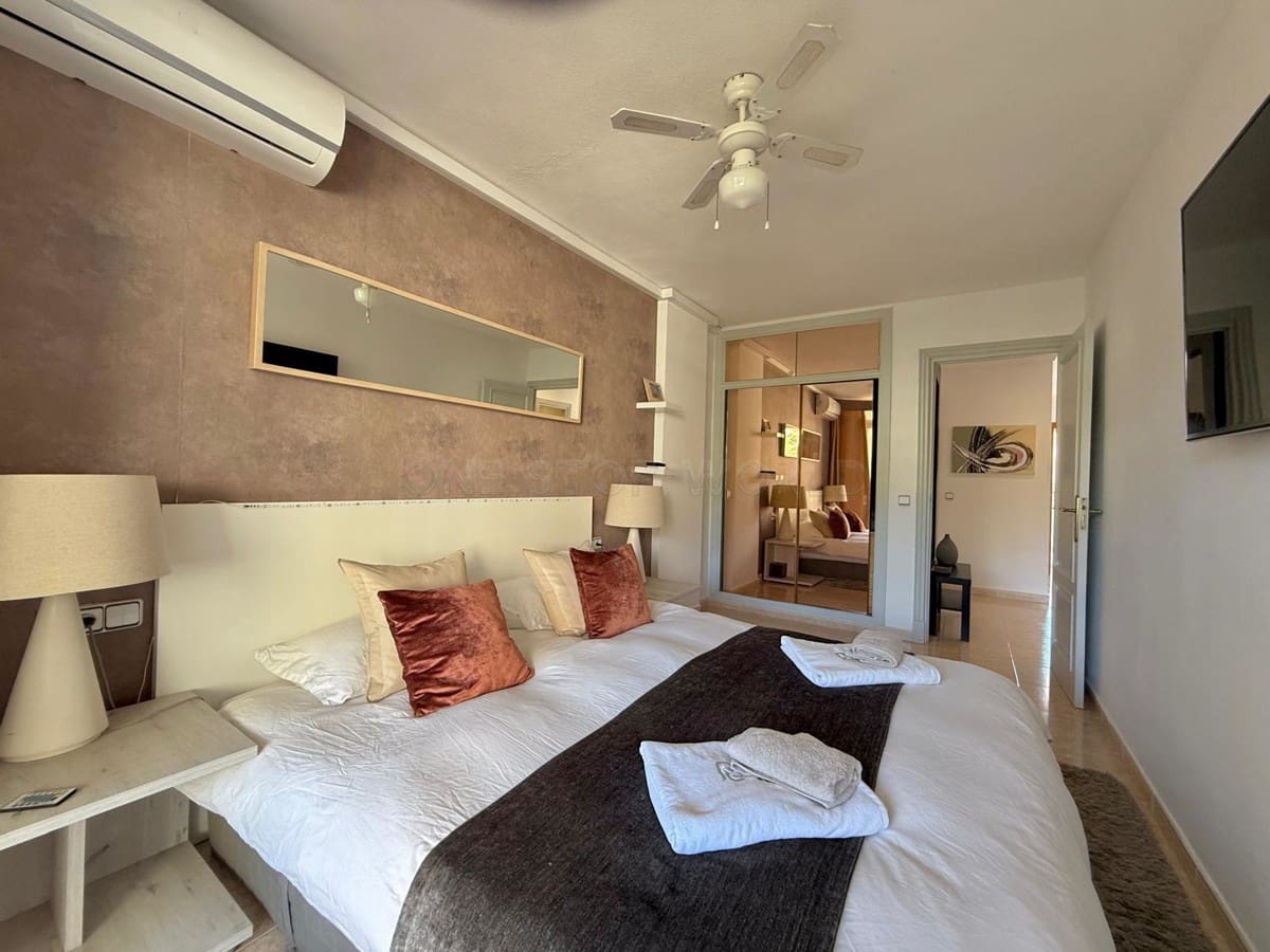 Piso de 2 habitaciones en Portals Nous en venta con piscina - 900.000 € (Ref: 9002552)