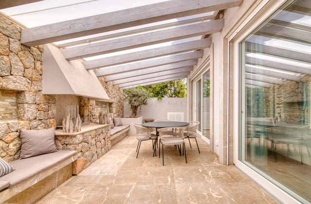 5 bedroom Villa for sale in Puerto de Andratx, Andratx - € 9,900,000 (Ref: 9002559)